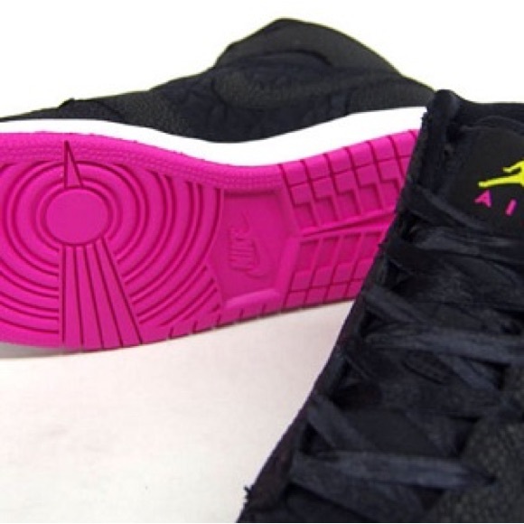 Jordan’s NIKE Air Jordan’s 1 Phat Black with pink soles size 4Y - Picture 12 of 12